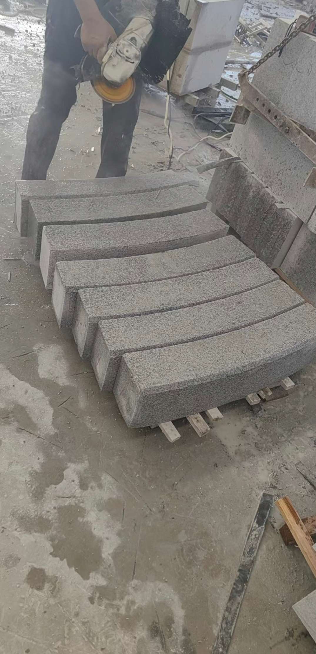庆阳芝麻白弧形路牙石