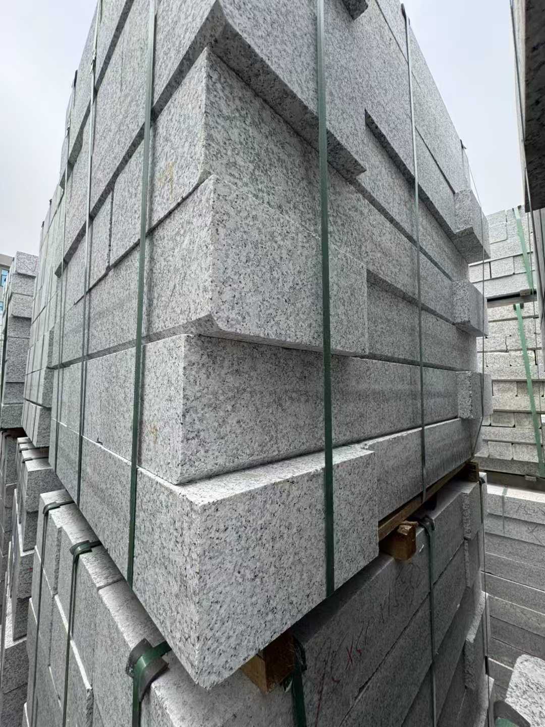 庆阳芝麻白路牙石 马路牙子